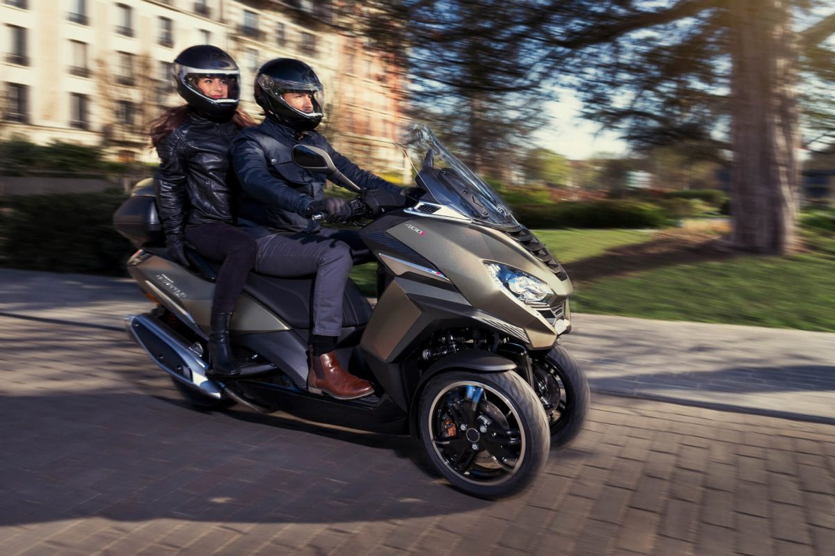 Mit nyerhetsz, ha robogóval jársz - Peugeot Mertopolis 400 cm3 robogó
