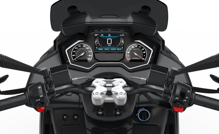 Metropolis RXR Mad Black Cockpit