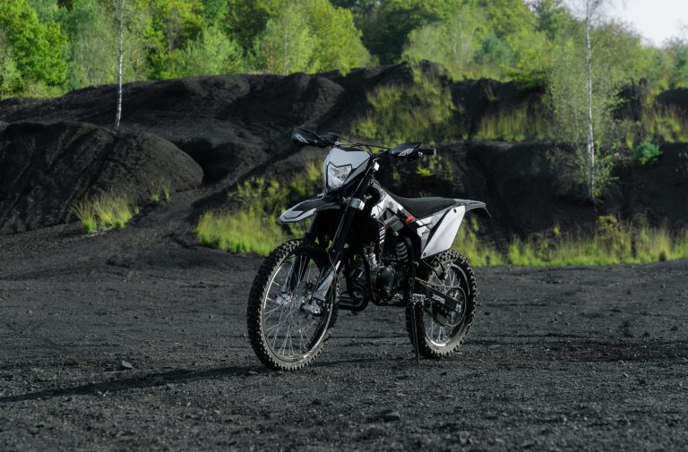 XP6 Enduro R black_front 3_4 off road static shot