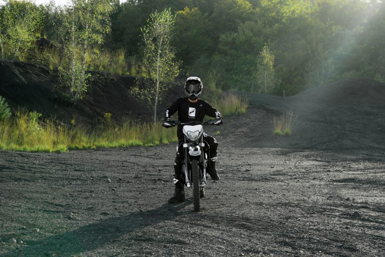XP6 Enduro R black_front view with rider