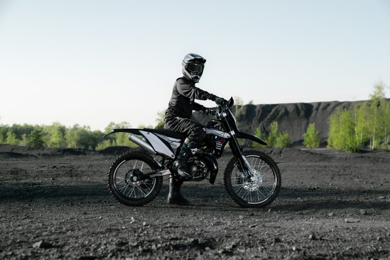 XP6 Enduro R black_left profile with rider
