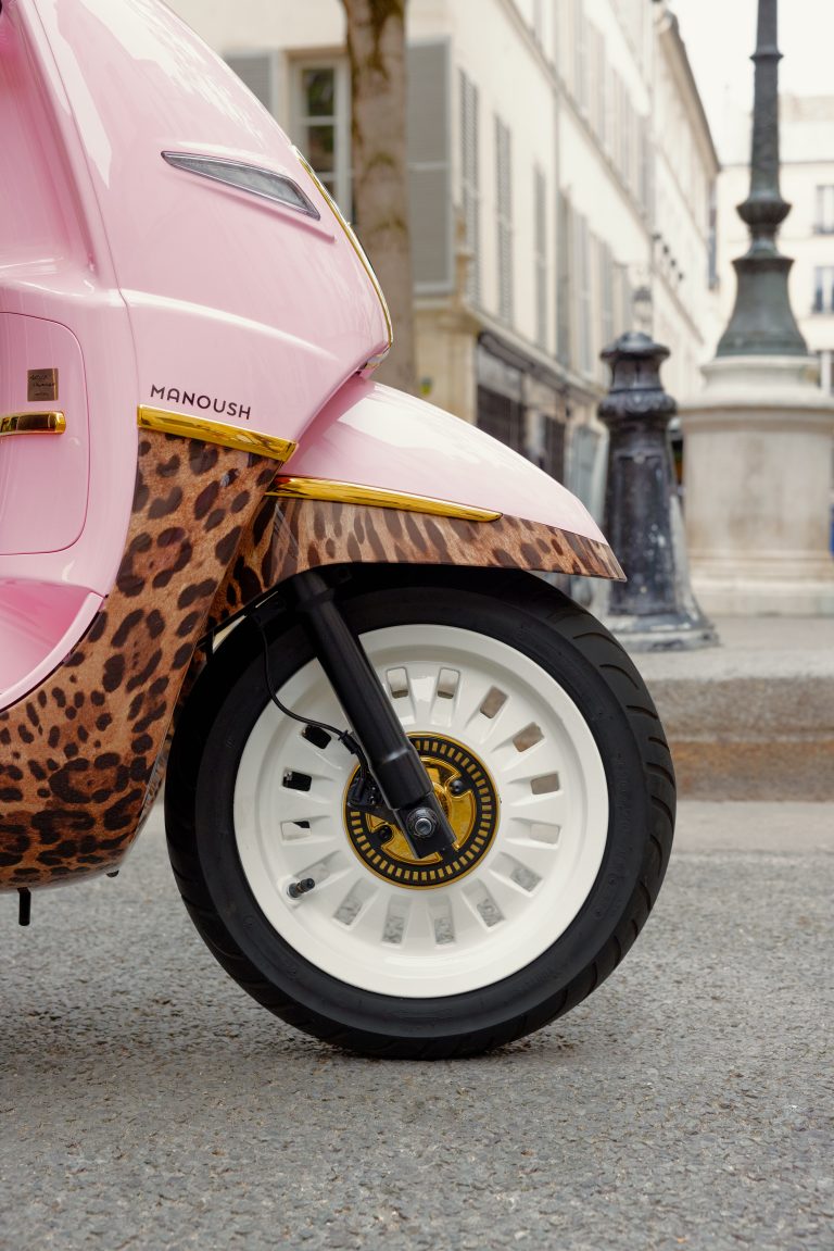Front wheel detail